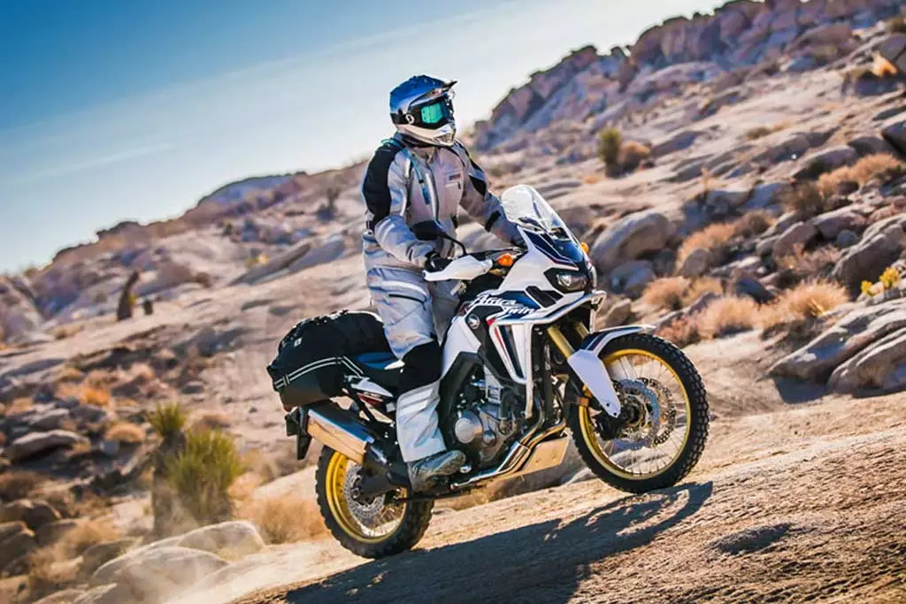 10 Must-Haves Gear for Motorcycle Riders