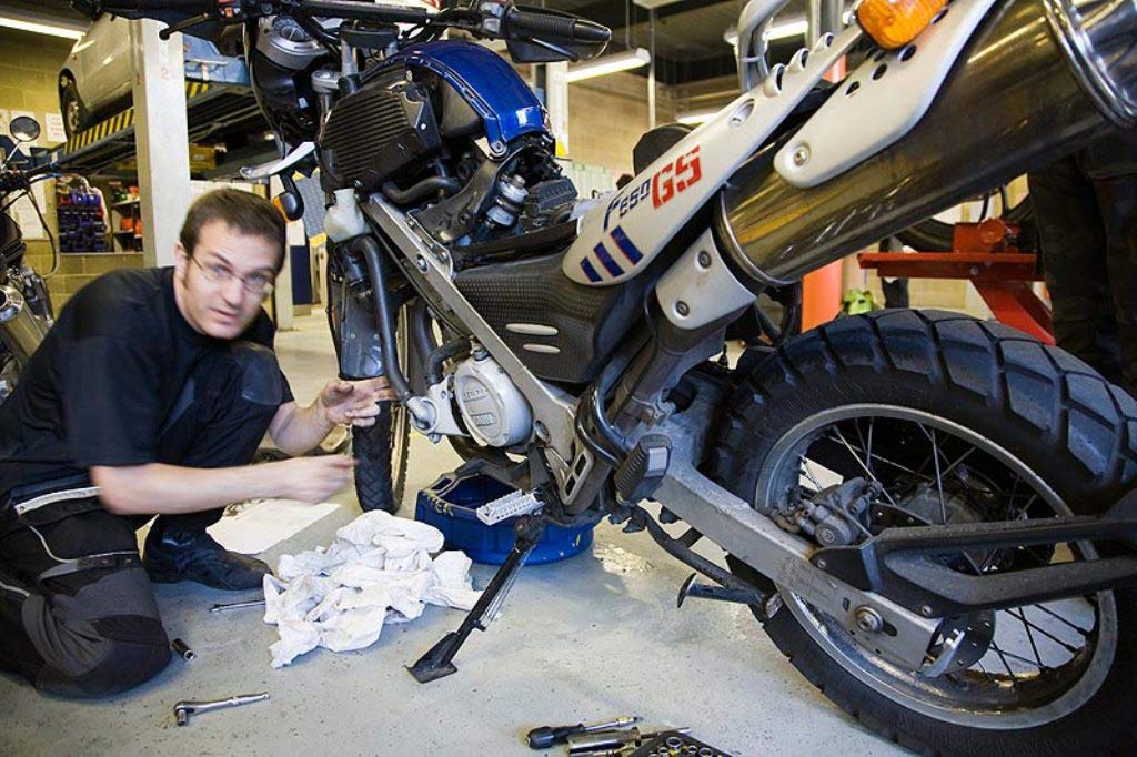 Engin motorcycle needs service